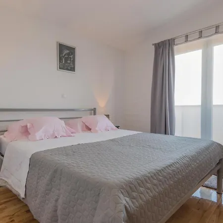 Three-bedroom In * Grubine