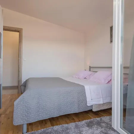 Three-bedroom In * Grubine